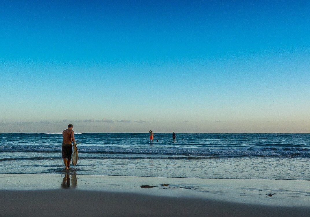 Paddle Boarders and Surfers Unite https://raulcolon.net/paddle-boarders-and-a-surfer-in-isla-verde/ #IslaVerde #PuertoRico